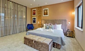 2 室のベッドルーム、アイロン / アイロン台、WiFi (無料)