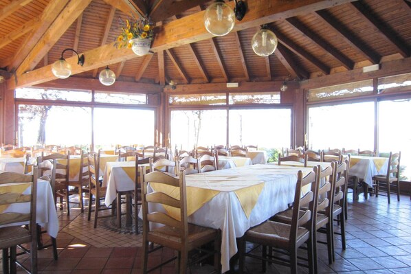 Banquet hall - Farmhouse in Verbania with Mountain Views (Verbania)