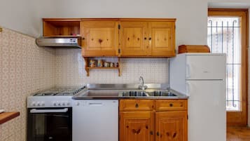 Kühlschrank, Mikrowelle, Ofen, Geschirrspüler