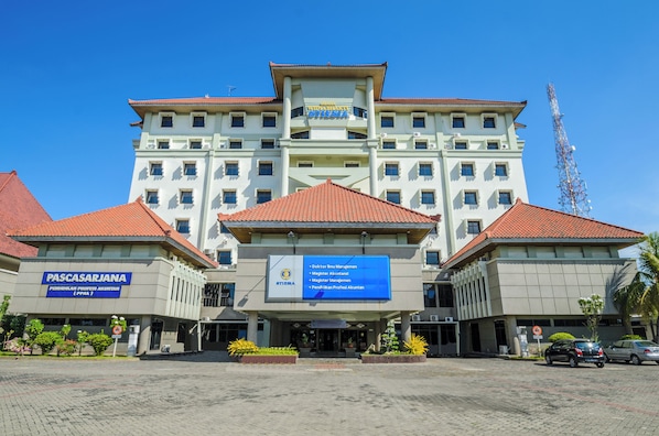 Front of property - Graha Widya Bhakti at STIESIA Surabaya (Surabaya)