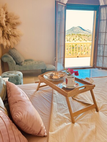 Málaga Castle: 3.5km’s to beach and city center