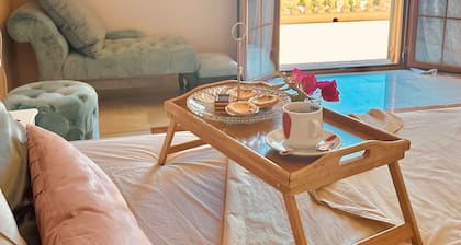 Málaga Castle: 3.5km’s to beach and city center