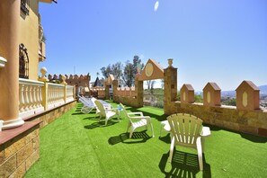 Terrace/patio - Málaga Castle: 3.5km’s to beach and city center (Málaga)