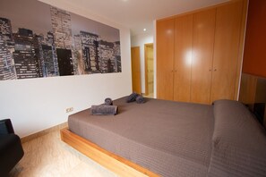 4 chambres, fer et planche à repasser, Wi-Fi gratuit, draps fournis
