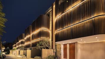 Fassade der Unterkunft – Abend/Nacht