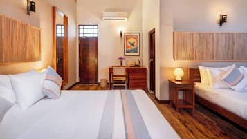 Comfort Room | Desk, iron/ironing board, free WiFi