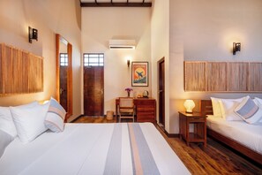 Habitación Confort | Escritorio, tabla de planchar con plancha y wifi gratis