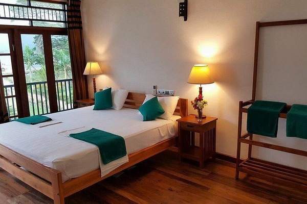 Desk, iron/ironing board, free WiFi