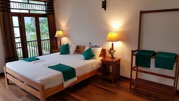 Schreibtisch, Bügeleisen/Bügelbrett, kostenloses WLAN