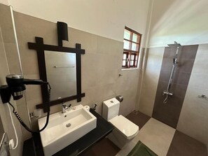 Produtos de toalete grátis, secador de cabelo