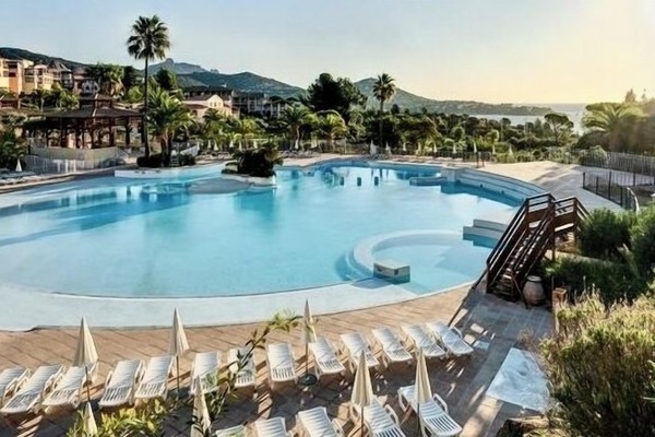 Piscines incluses du 04 avril au 02 Novembre dont une Chauffée