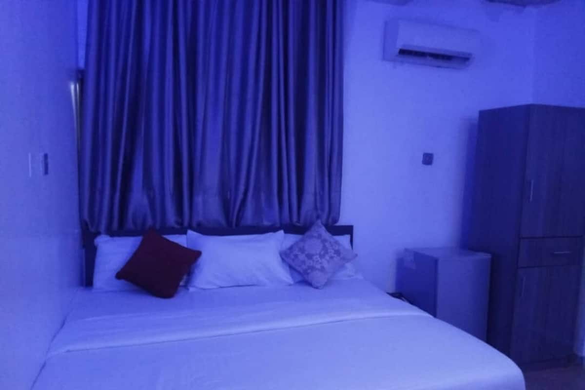 1 bedroom, individually furnished, laptop workspace, free WiFi