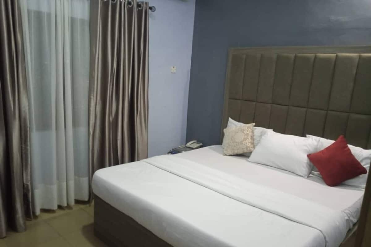 Individually furnished, laptop workspace, free WiFi