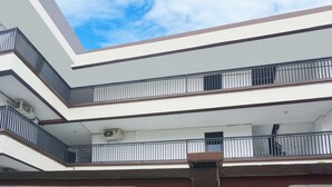 A multi-story building with balconies and air conditioning units. - Hotel O Bintang Residence (Jakarta)