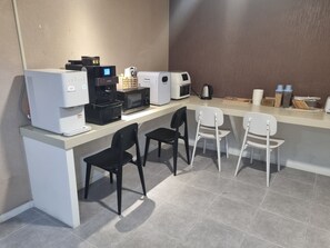 Thức ăn và đồ uống