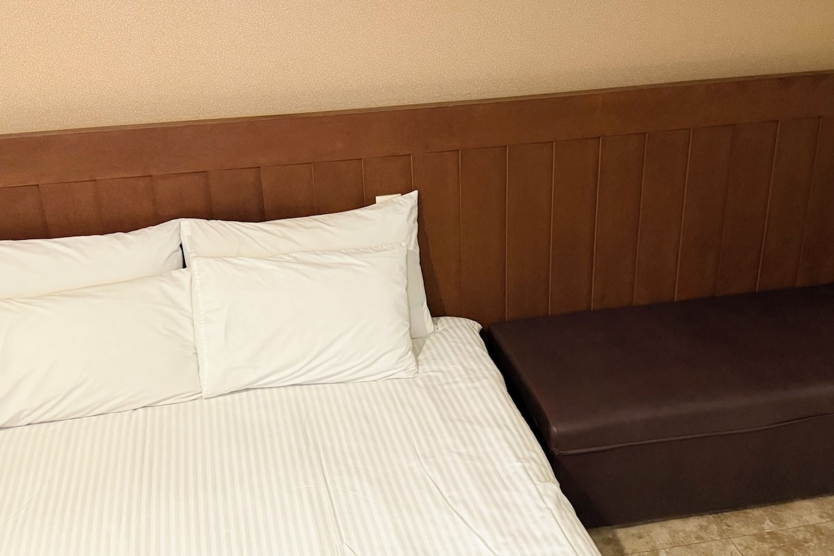 Standard Room | Egyptian cotton sheets, premium bedding, down comforters