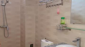 Doccia, asciugacapelli, bidet, asciugamani