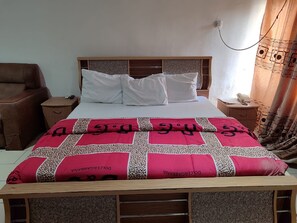 Senior Room | Individually decorated, individually furnished, desk, laptop workspace - Rodze Hotel Zone 3 (Abuja)