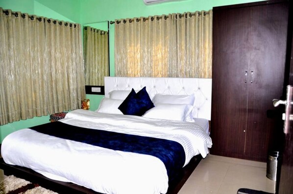 7 bedrooms, bed sheets