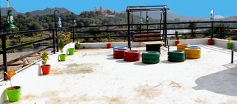 Discover Hillside Paradise : Book your Villa Getaway today!