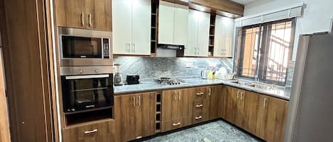 Presidential Apartment, 3 Bedrooms | Private kitchen
