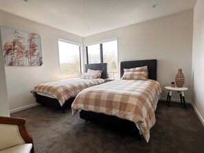 3 bedrooms, desk, free WiFi, bed sheets