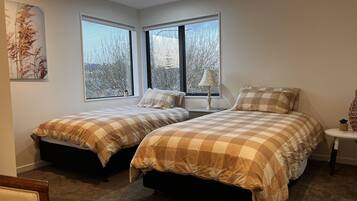 3 bedrooms, desk, free WiFi, bed sheets