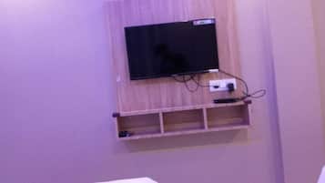 Soundproofing, free WiFi, bed sheets