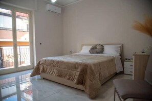 2 bedrooms, desk, travel crib, free WiFi
