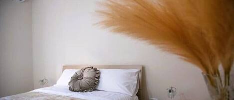 2 bedrooms, desk, travel crib, free WiFi