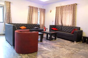 2 bars/lounges - STAR SAPPHIRE LUXURY HOTELS LTD (Uyo)