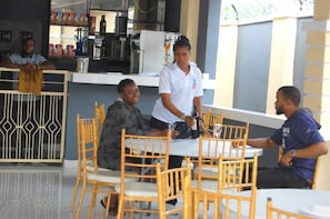 2 bars/lounges - STAR SAPPHIRE LUXURY HOTELS LTD (Uyo)