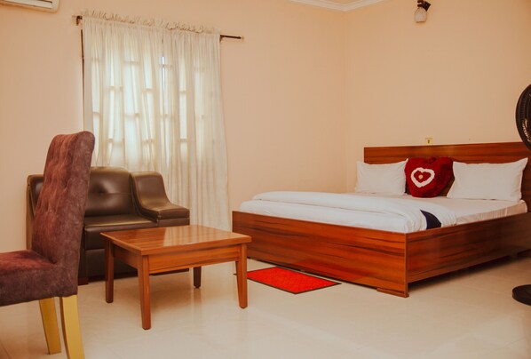 Luxury Room | 1 bedroom, desk, laptop workspace, bed sheets