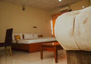 1 bedroom, desk, laptop workspace, bed sheets - SPG Hotels Limited (Uyo)