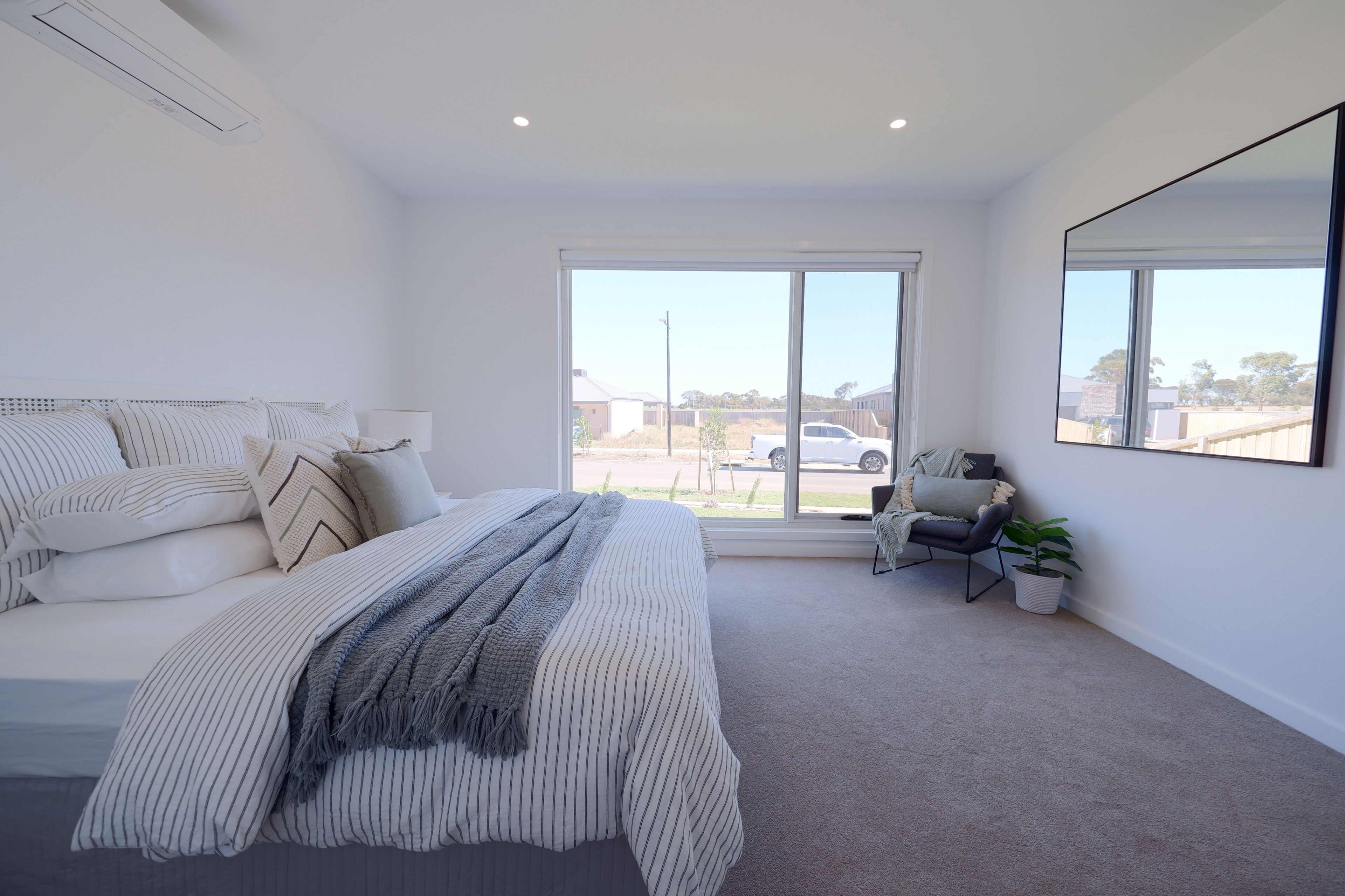 5 habitaciones, caja de seguridad en la habitación y escritorio 