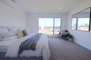 5 Schlafzimmer, Schreibtisch, Bügeleisen/Bügelbrett, kostenloses WLAN