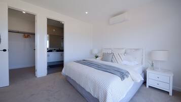 5 bedrooms, in-room safe, desk, iron/ironing board