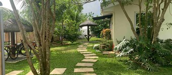 Romantic Cabin Retreat with Garden View + Parking