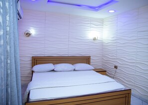 Ropa de cama hipoalergénica y escritorio 