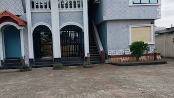 Façana frontal de l'allotjament