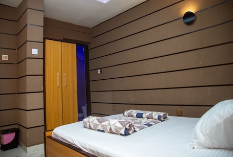 Standard Single Room | 1 bedroom, hypo-allergenic bedding, desk, laptop workspace
