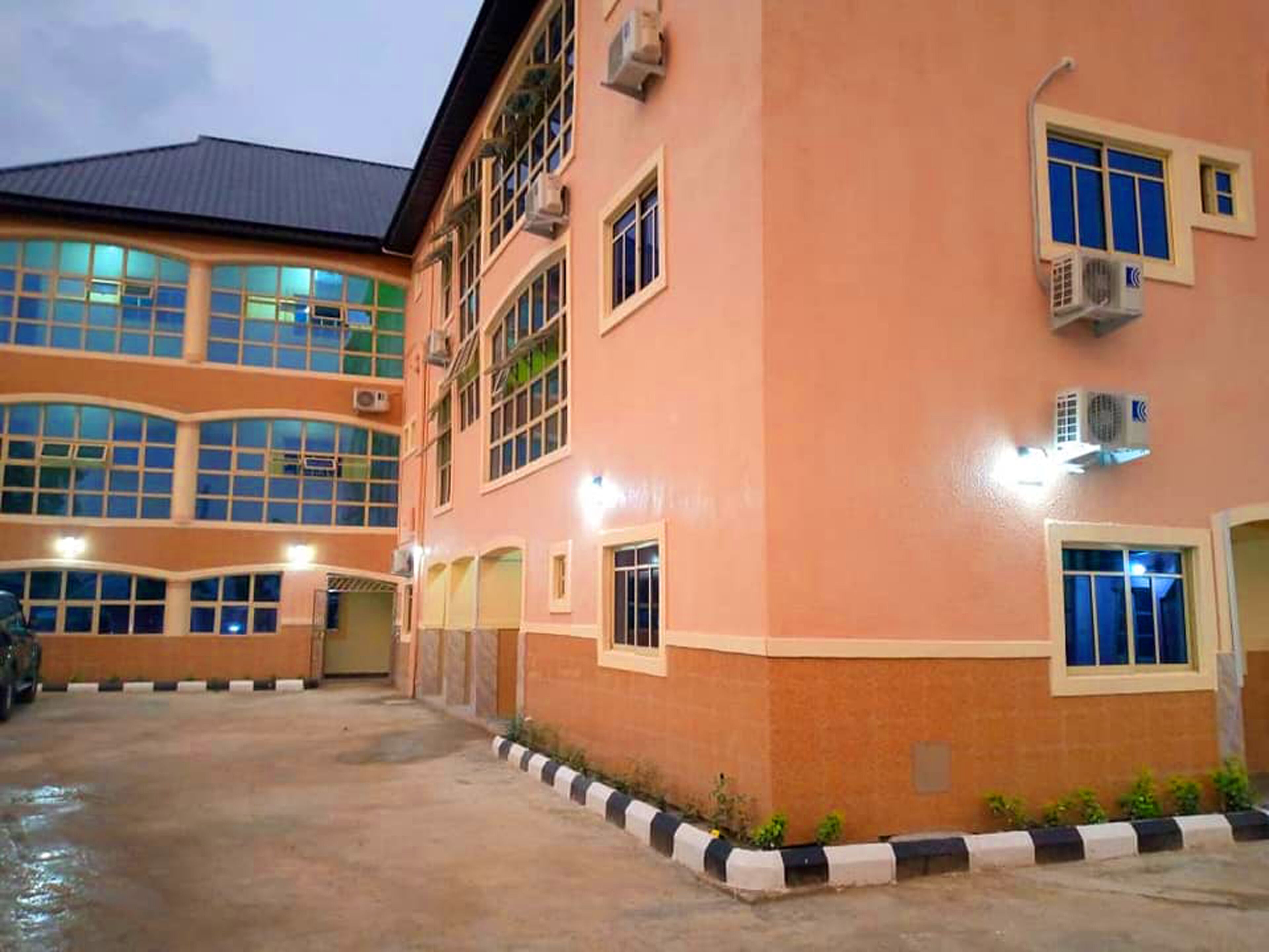 숙박 시설 정면