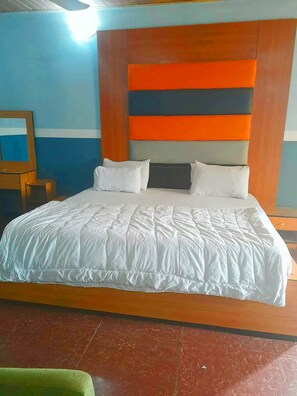 Habitació Deluxe | 1 dormitori, escriptori i espai de treball apte per a portàtils 