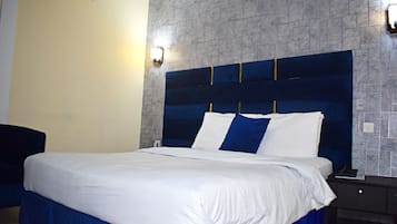 1 habitación, ropa de cama hipoalergénica y escritorio