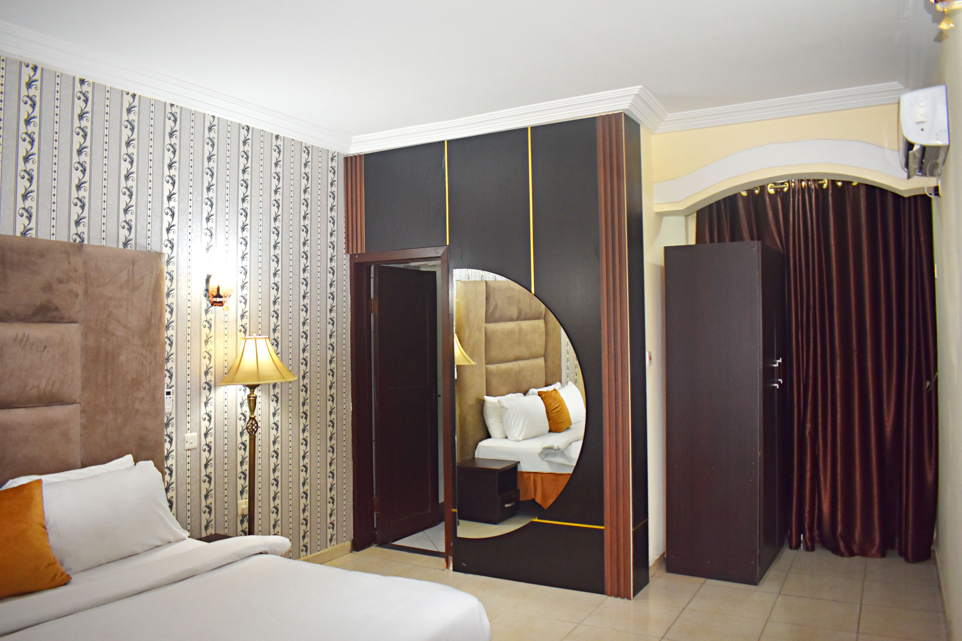 Suíte presidencial | Roupas de cama antialérgicas, escrivaninha