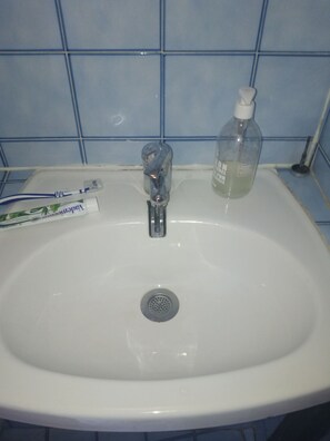 Shower, hair dryer, towels, soap - Studio Cosy Carré D'or Proche Place Magenta, 5 mn de la Promenade des Anglais (Nice)