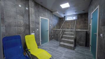 三溫暖烤箱、按摩服務