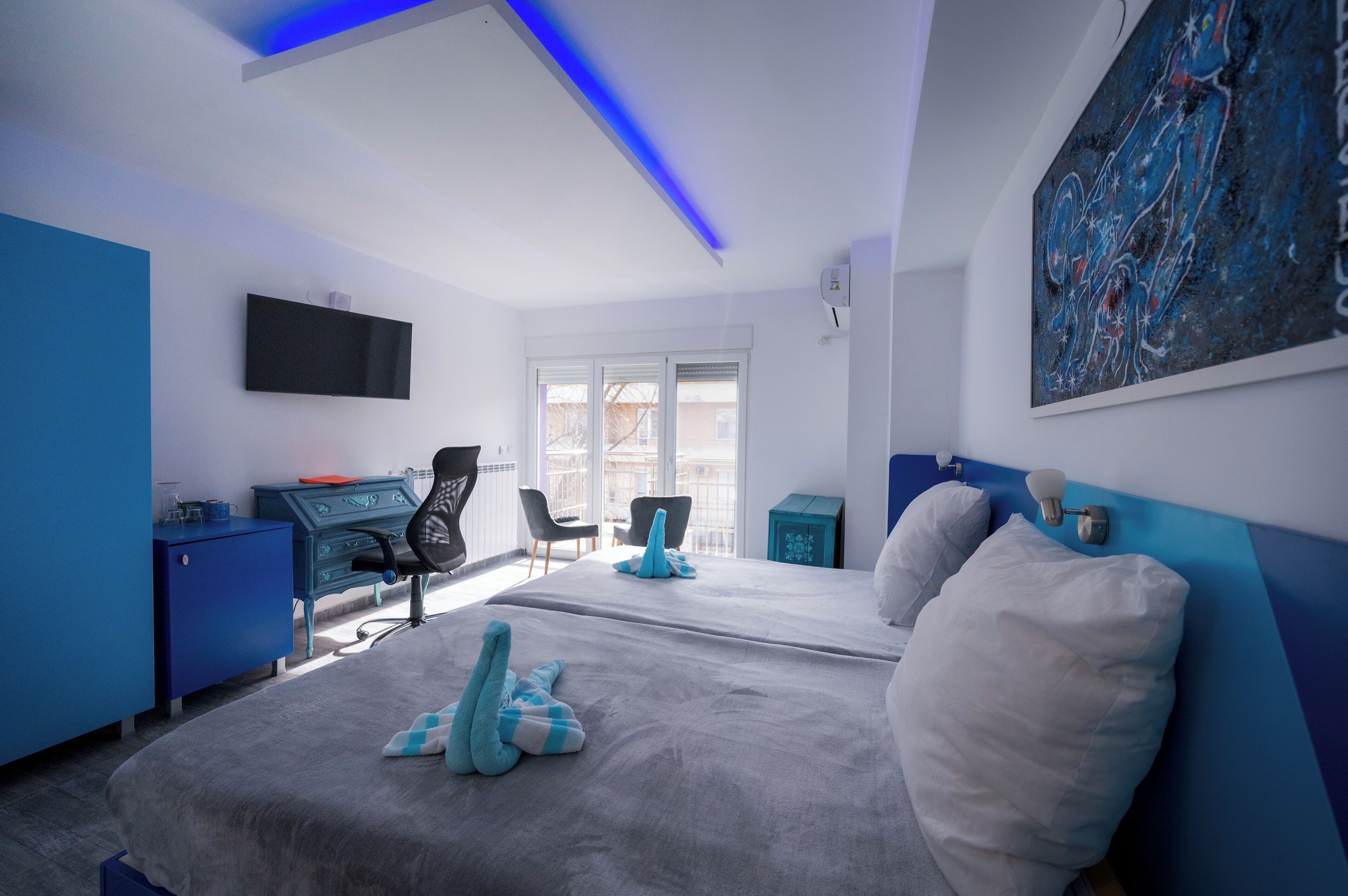 Standard Double Room (PERSEUS) | Peti besi dalam bilik, meja, Wi-fi percuma 