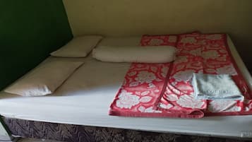 Habitación doble | Escritorio, wifi gratis y ropa de cama