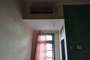 Double Room | Desk, WiFi (free), bed sheets